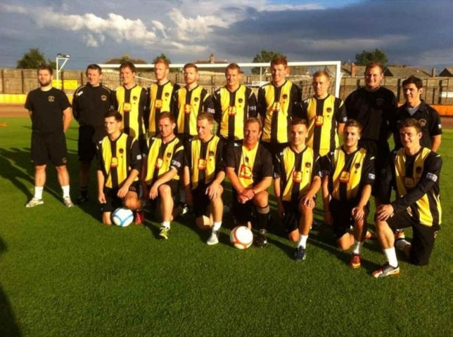 Robson au milieu de l&lsquo;équipe des Berwick Rangers FC (10/08/13)
